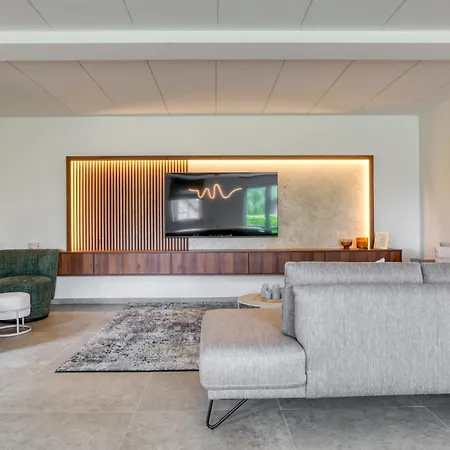 Grande Pres De Pour 14 Personnes Avec Sauna, Jacuzzi Et Jardin Prive